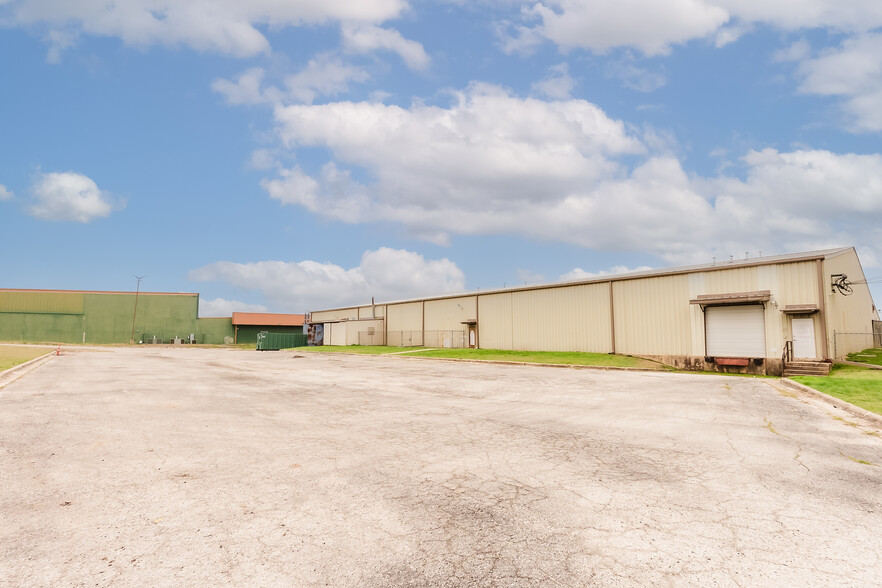 2460 S Interstate 35, San Marcos, TX for rent - Building Photo - Image 3 of 10