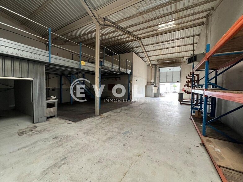 5 Avenue Lionel Terray, Meyzieu for sale - Interior Photo - Image 1 of 15