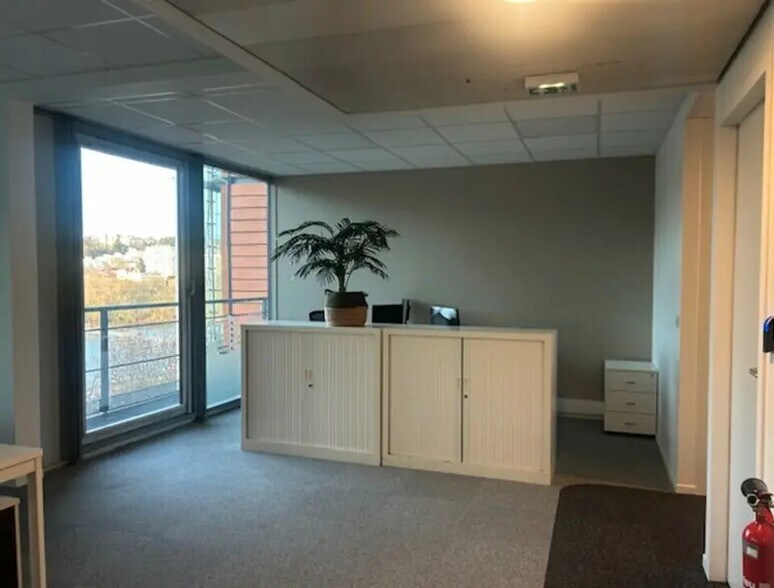 Office in Lyon to rent - Interior Photo - Image 2 of 9