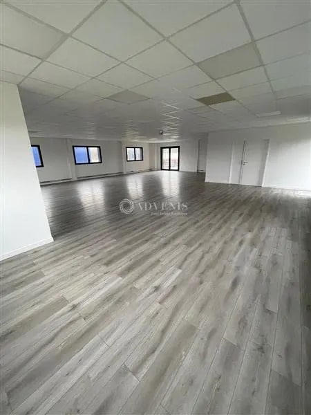 Location Bureaux 150 m² - Photo 1