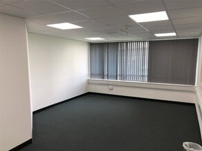 Kings Mill Ln, Redhill to rent Interior Photo- Image 1 of 5