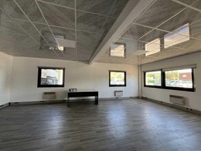 20 Rue Des Cerisiers, Lisses to rent Interior Photo- Image 2 of 5