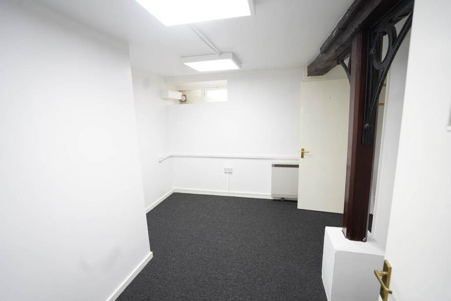 16-16A Station St, Lewes for sale - Interior Photo - Image 2 of 12