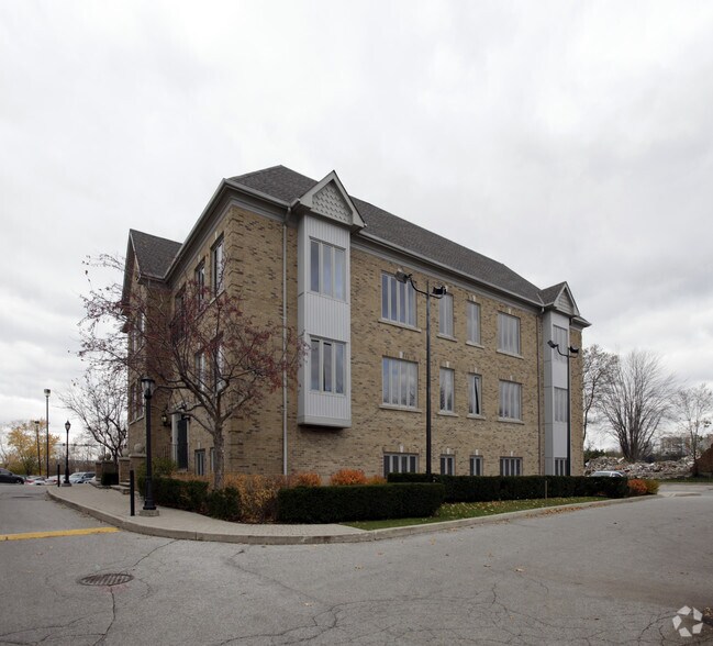 406-410 N Service Rd E, Oakville, ON for rent - Building Photo - Image 3 of 6