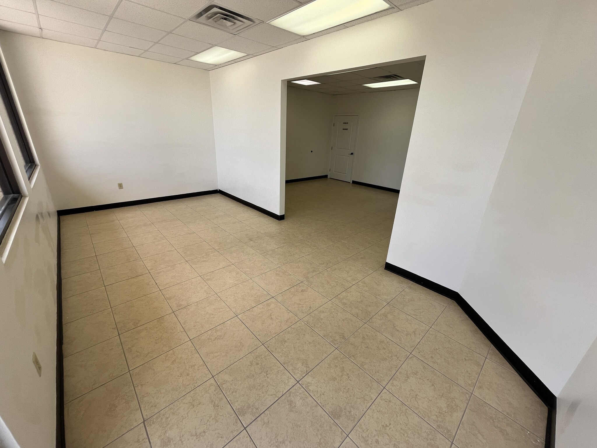 18913 Interstate 35 N, Schertz, TX for rent Interior Photo- Image 1 of 6