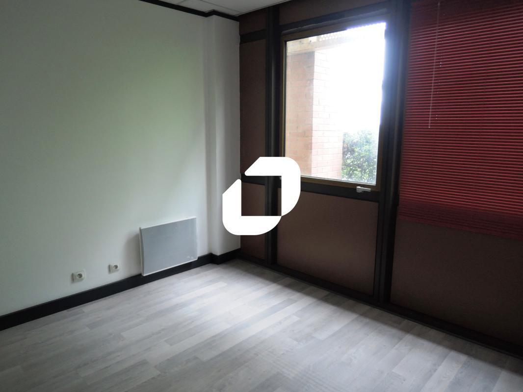 Office in Croissy-Beaubourg for sale Interior Photo- Image 1 of 6