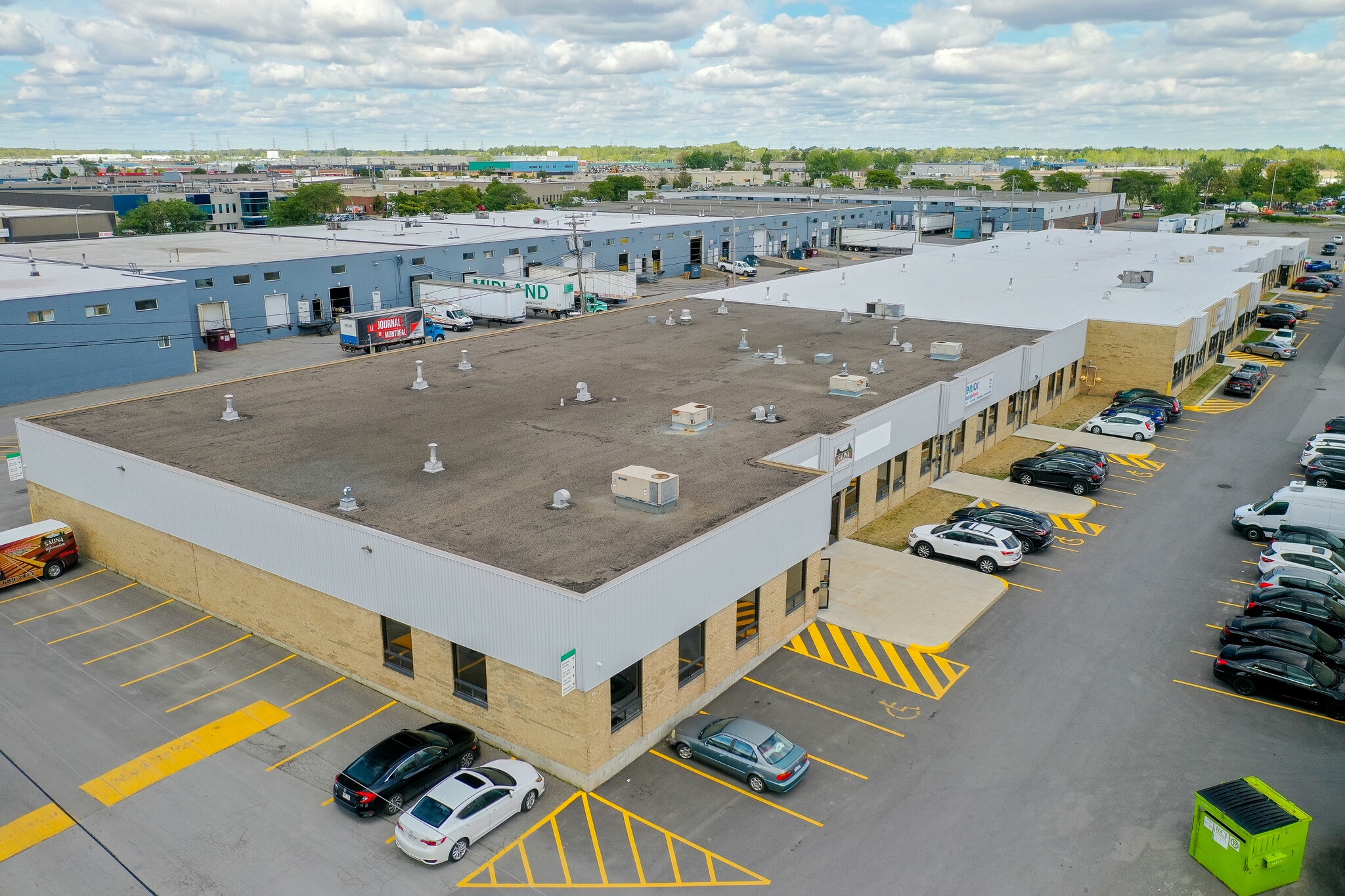 1025-1087 Autoroute 440, Laval, QC to rent Building Photo- Image 1 of 8