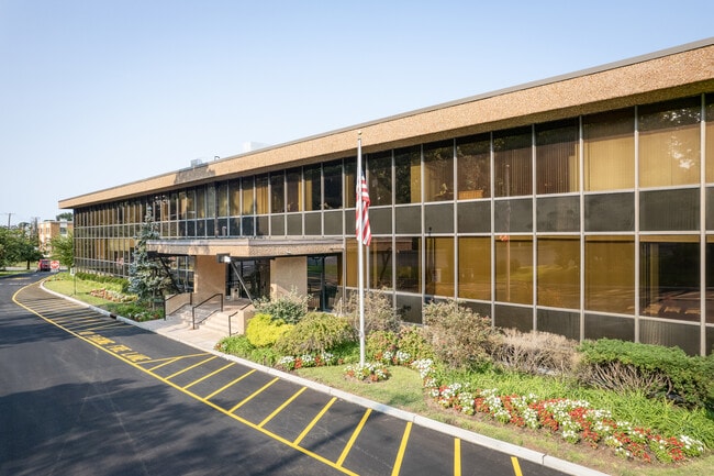 More details for 560 Sylvan Ave, Englewood Cliffs, NJ - Mixed-use to Rent