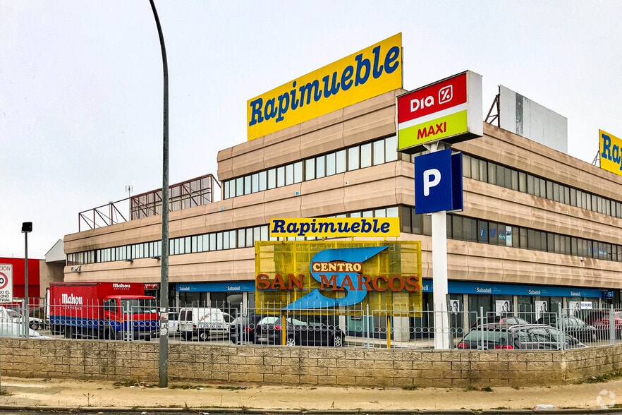 Paseo John Lennon, 12, Getafe, Madrid to rent - Building Photo - Image 3 of 8