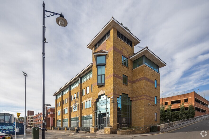 Broadway, Maidenhead for sale - Building Photo - Image 1 of 1