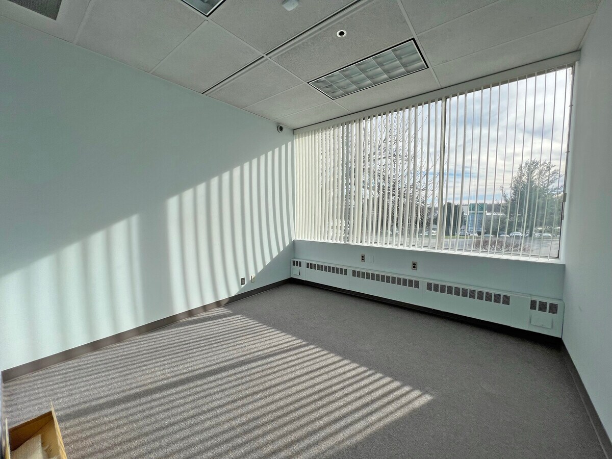 30 Nutmeg Dr, Trumbull 06611 UK