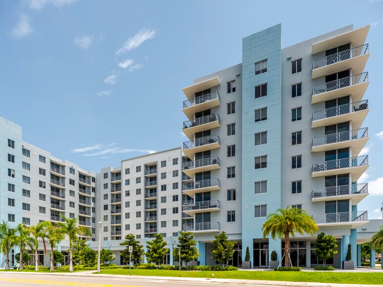 8175 NW 107th Ave, Doral, FL to rent - Building Photo - Image 2 of 6