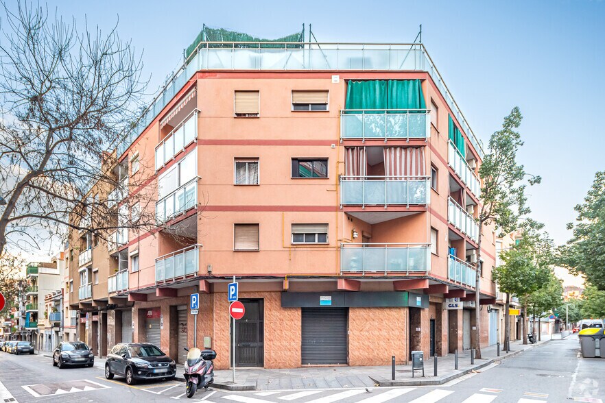 Retail in Santa Coloma de Gramenet, Barcelona to rent - Primary Photo - Image 1 of 4