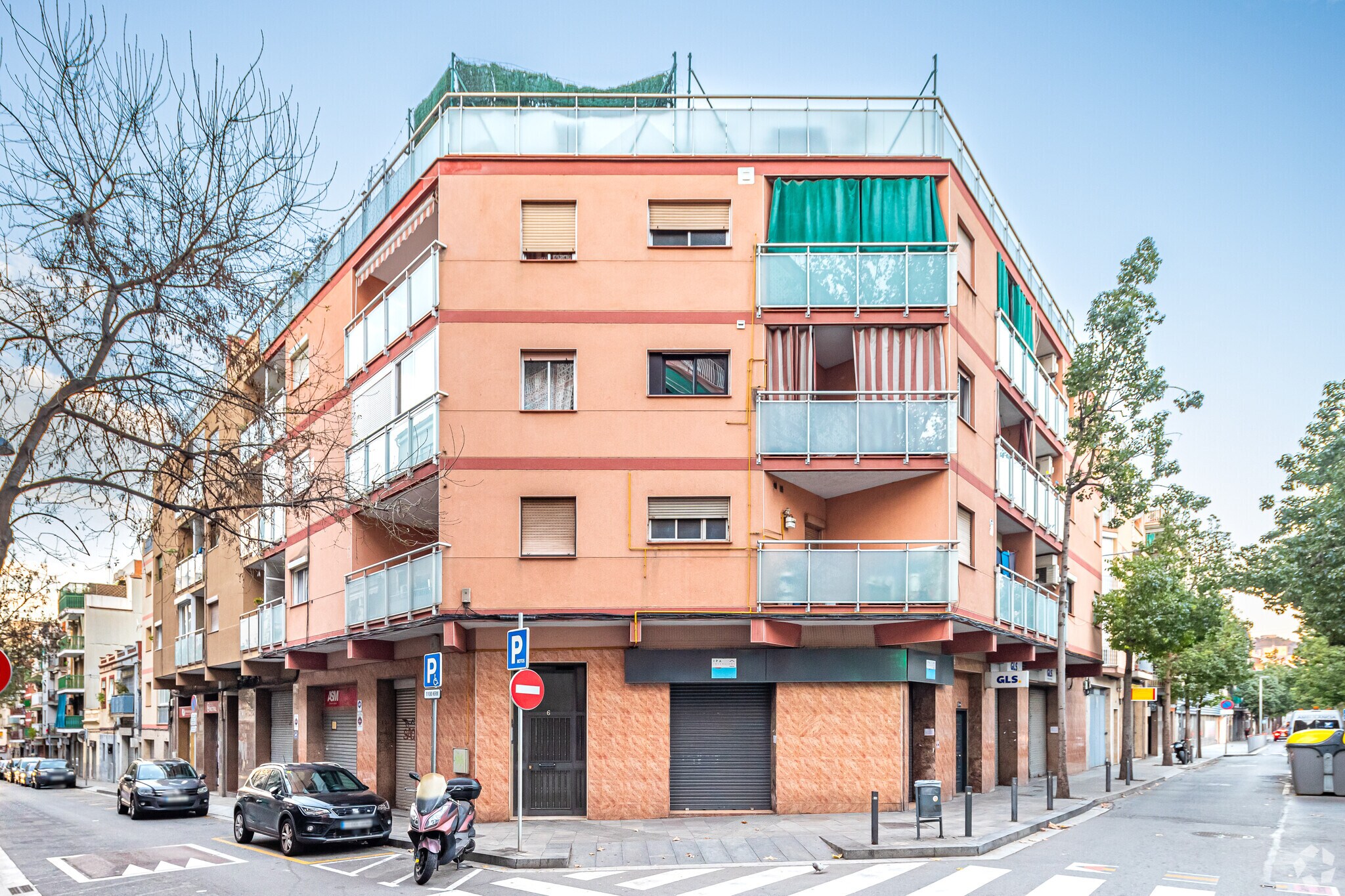 Retail in Santa Coloma de Gramenet, Barcelona to rent Primary Photo- Image 1 of 5