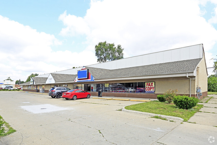 1065-1079 E Nine Mile Rd, Hazel Park, MI for sale - Primary Photo - Image 1 of 1