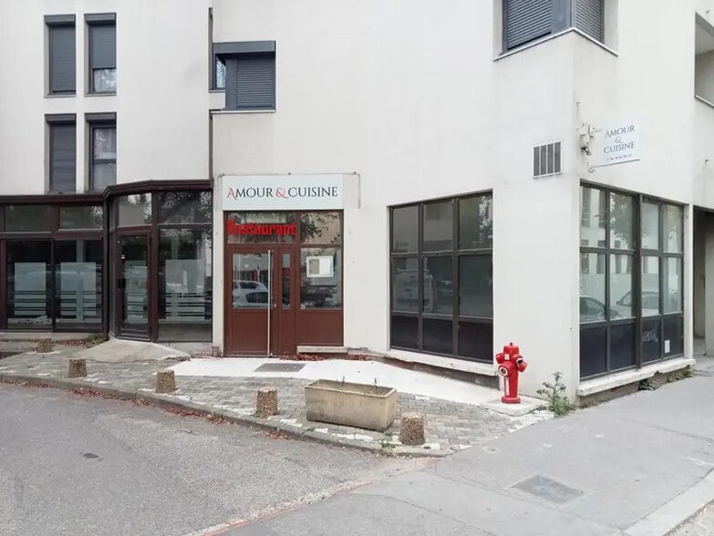 31 Rue Louis Guérin, Villeurbanne to rent - Building Photo - Image 1 of 9