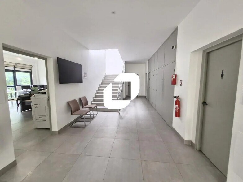 8 Allée Hendrik Lorentz, Champs-sur-Marne to rent - Interior Photo - Image 2 of 10