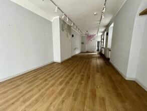 57 King St, Carmarthen to rent Interior Photo- Image 2 of 4