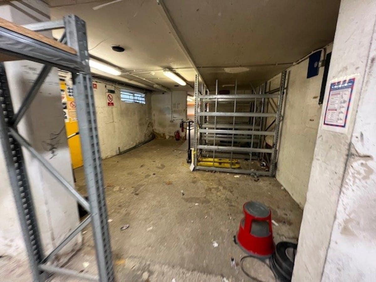 1 Park Rd, Hampton to rent Interior Photo- Image 1 of 5