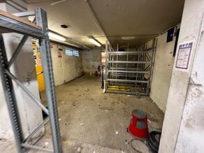 1 Park Rd, Hampton to rent Interior Photo- Image 1 of 5