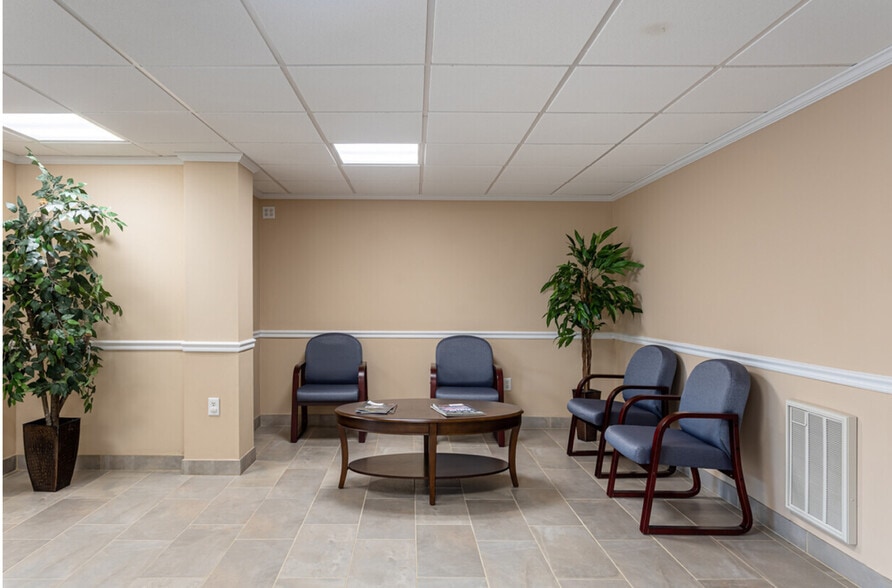 1221 Main St, Weymouth, MA to rent - Building Photo - Image 3 of 15