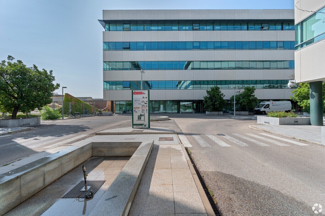 Office in Madrid, Madrid to rent Primary Photo- Image 1 of 3