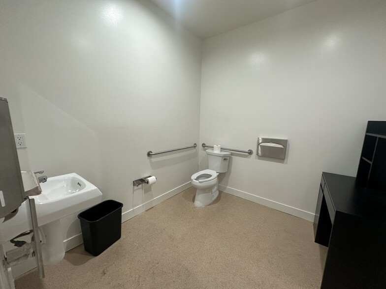 11506 Oxnard St, North Hollywood, CA for rent - Building Photo - Image 3 of 8