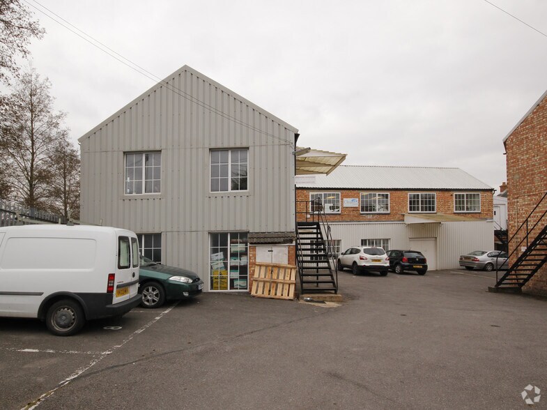 Copyground Ln, High Wycombe to rent - Building Photo - Image 2 of 23