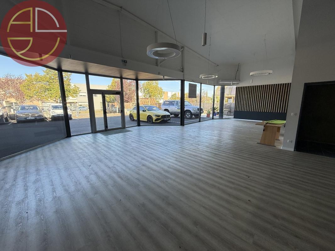 Retail in Saint-Orens-de-Gameville to rent Interior Photo- Image 1 of 9