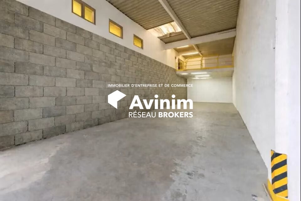Industrial in Baillet En France to rent Interior Photo- Image 1 of 4