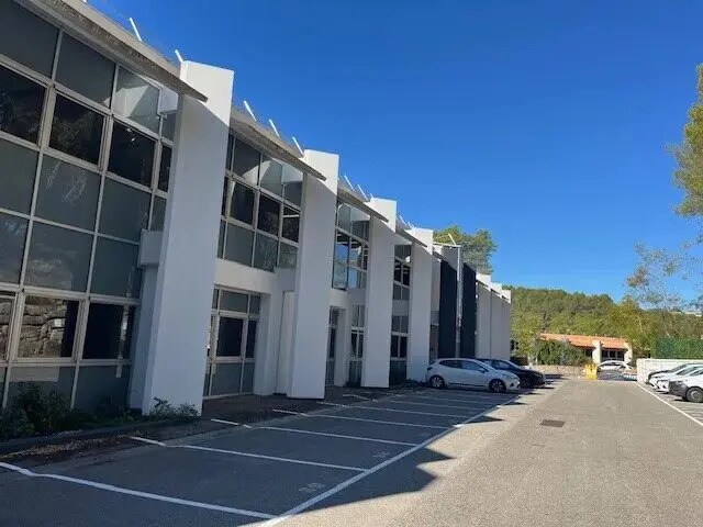 Office in Valbonne to rent - Building Photo - Image 2 of 11