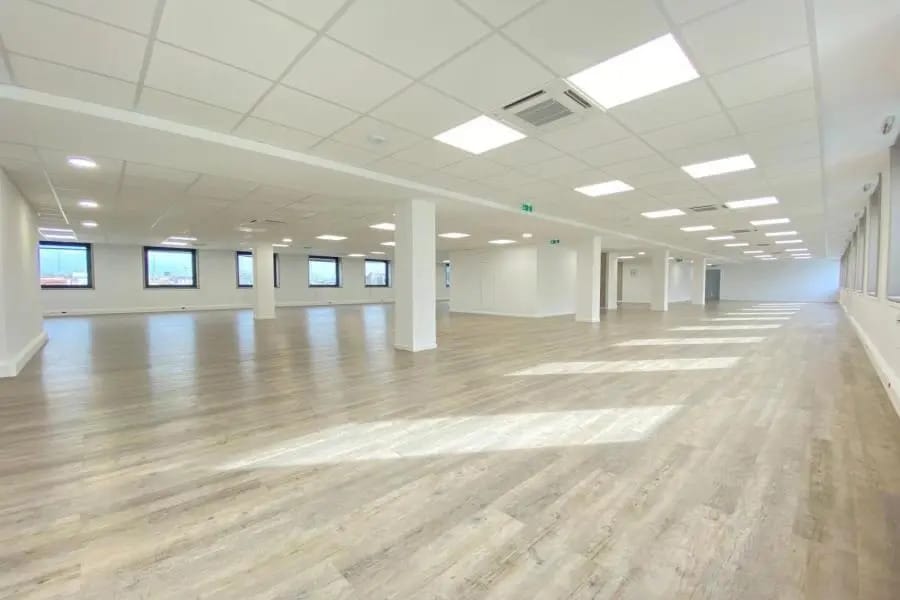 Vente Bureaux 189 m² à 3 249 m² - Photo 1