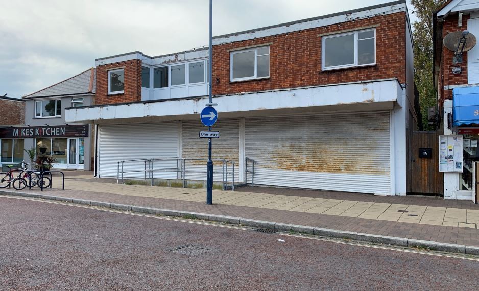 9-11 Mengham Rd, Hayling Island for sale - Primary Photo - Image 1 of 1