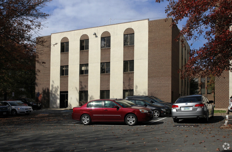 1365 Beverly Rd, McLean, VA for sale - Primary Photo - Image 1 of 1