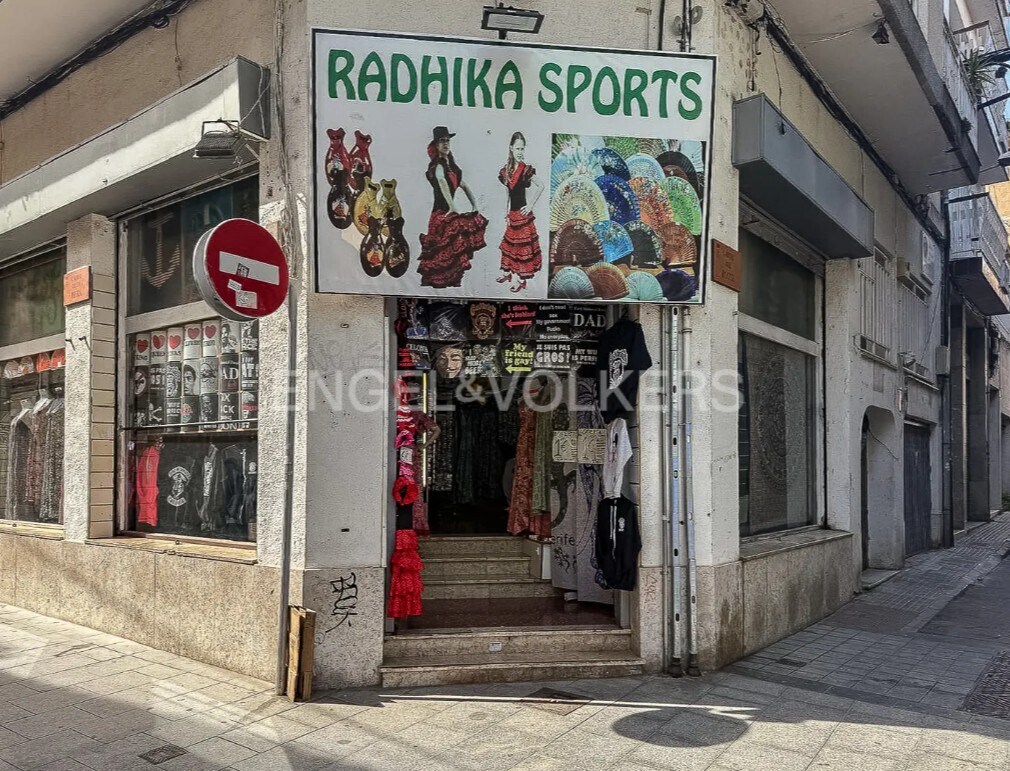 Calella, BAR 08370 - - - Interior Photo - Image 2 of 4