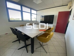 Allée Des Tulipiers, Bron to rent Interior Photo- Image 2 of 8