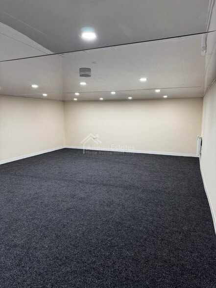 48A Warren St, Dewsbury to rent - Building Photo - Image 2 of 5