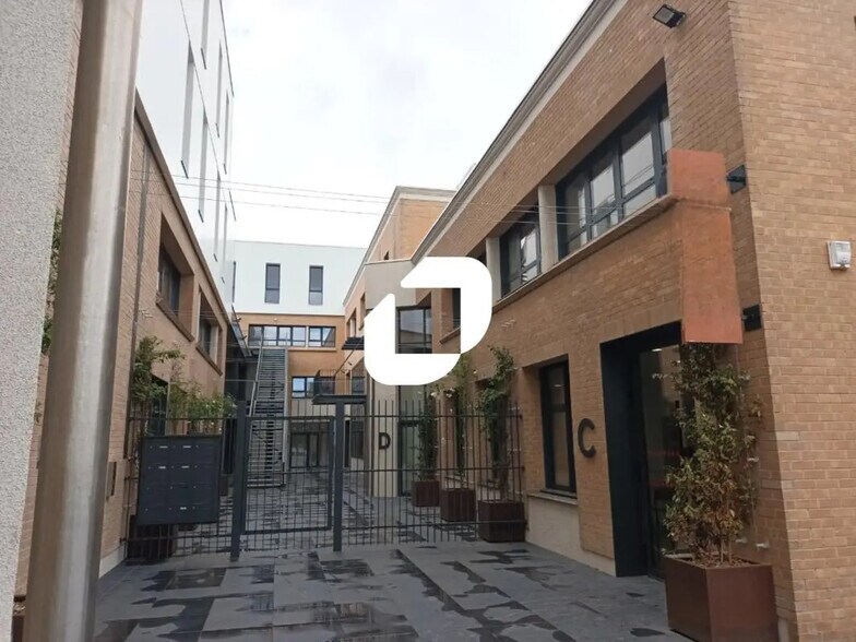 46 Rue Des Fusilles, Villeneuve-d'Ascq to rent - Building Photo - Image 3 of 44