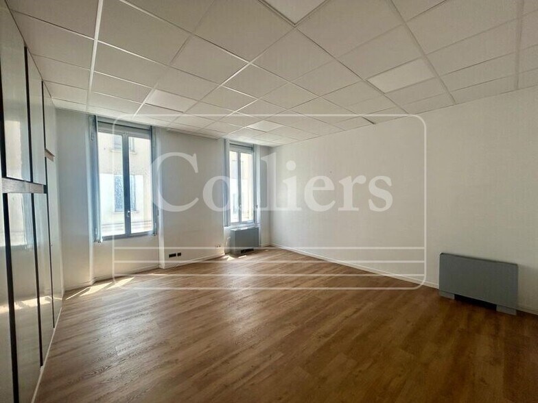 Office in Marseille to rent - Interior Photo - Image 2 of 6