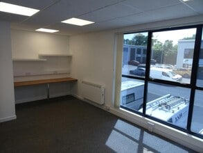 Bell Close, Plymouth to rent Interior Photo- Image 2 of 5