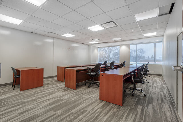 5250 Boul Décarie, Montréal, QC to rent - Interior Photo - Image 2 of 14