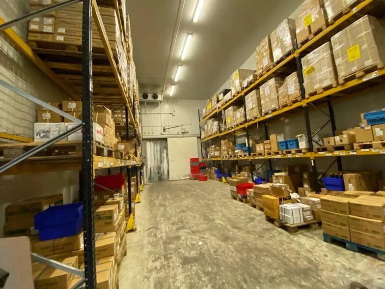 Industrial in Gennevilliers to rent - Interior Photo - Image 1 of 4