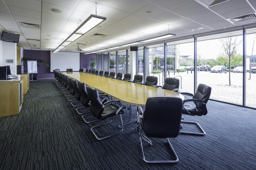 1 Seebeck Pl, Milton Keynes to rent - Building Photo - Image 3 of 7