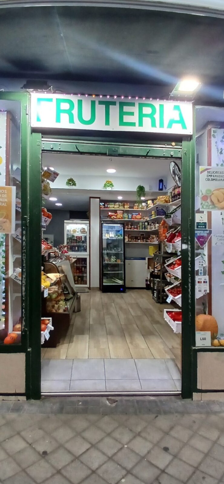 Retail in Madrid, Madrid to rent Interior Photo- Image 1 of 18