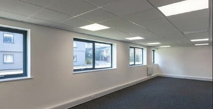 Victoria Rd, London to rent Interior Photo- Image 1 of 1