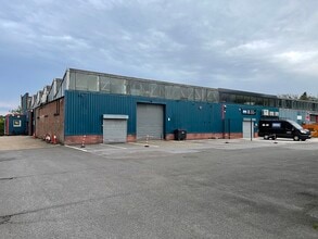 Bessemer Dr, Stevenage to rent Building Photo- Image 1 of 3