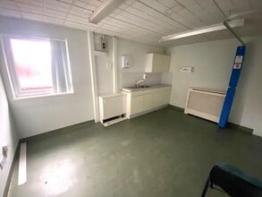 Brookhouse Clos, Blackburn to rent Interior Photo- Image 2 of 4