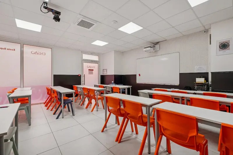 Location Bureaux 300 m² - Photo 1