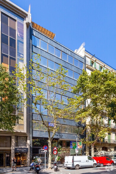 Office in Barcelona, Barcelona to rent - Primary Photo - Image 2 of 3