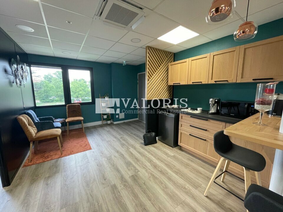 Office in Francheville to rent Interior Photo- Image 1 of 6